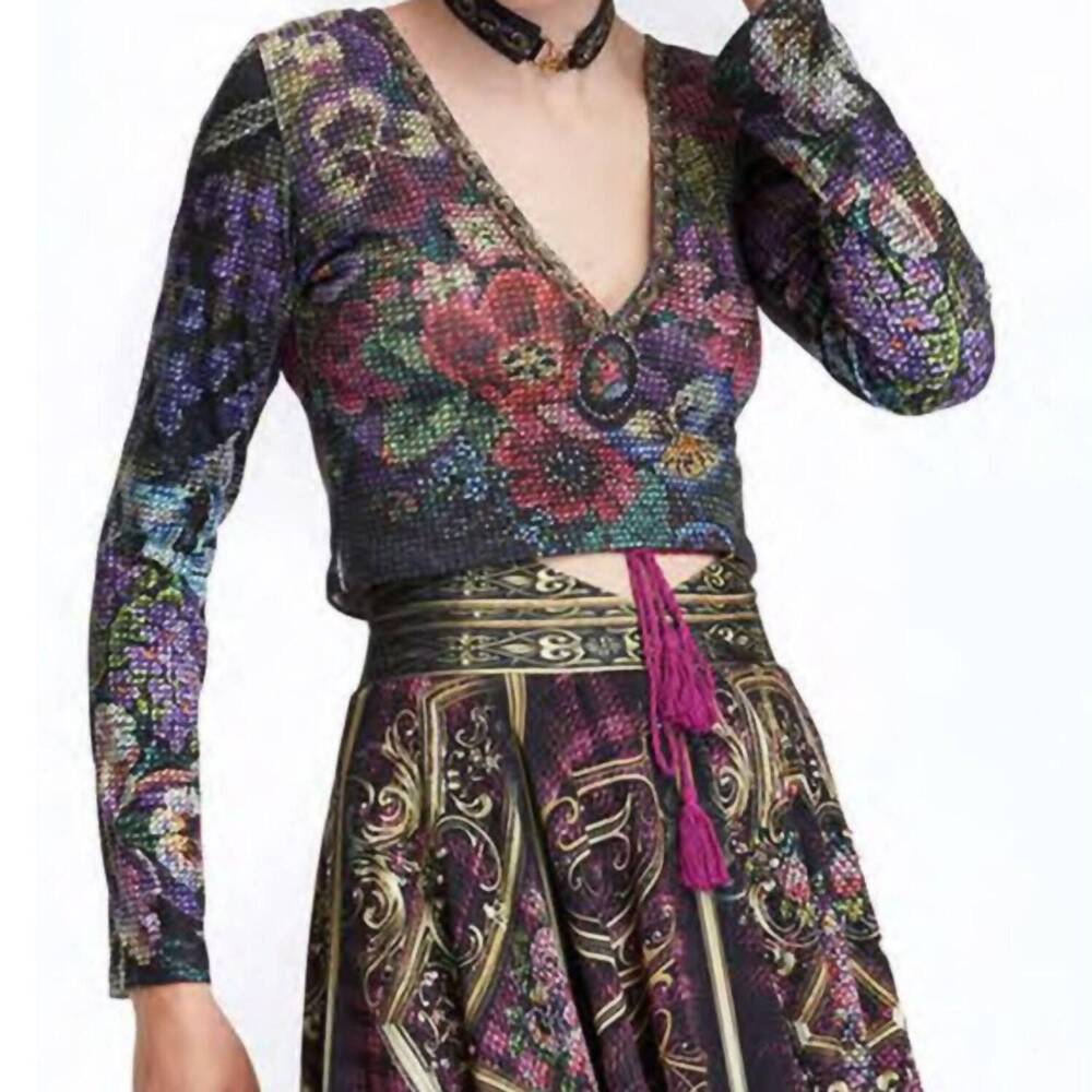 NEW IPNG back to black blooming tartan top in garden